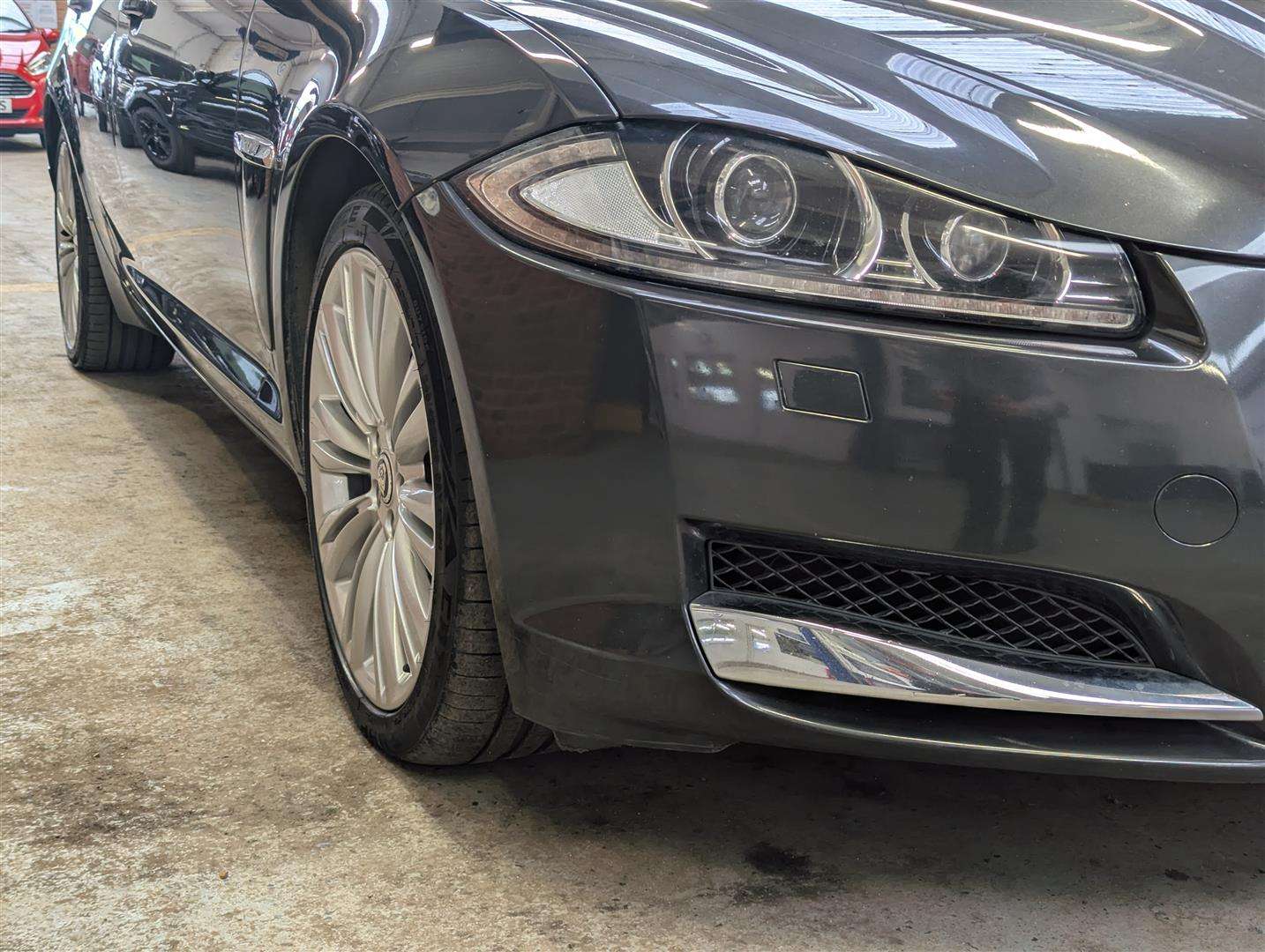 <p>2011 JAGUAR XF PREMIUM LUXURY D AUTO</p>