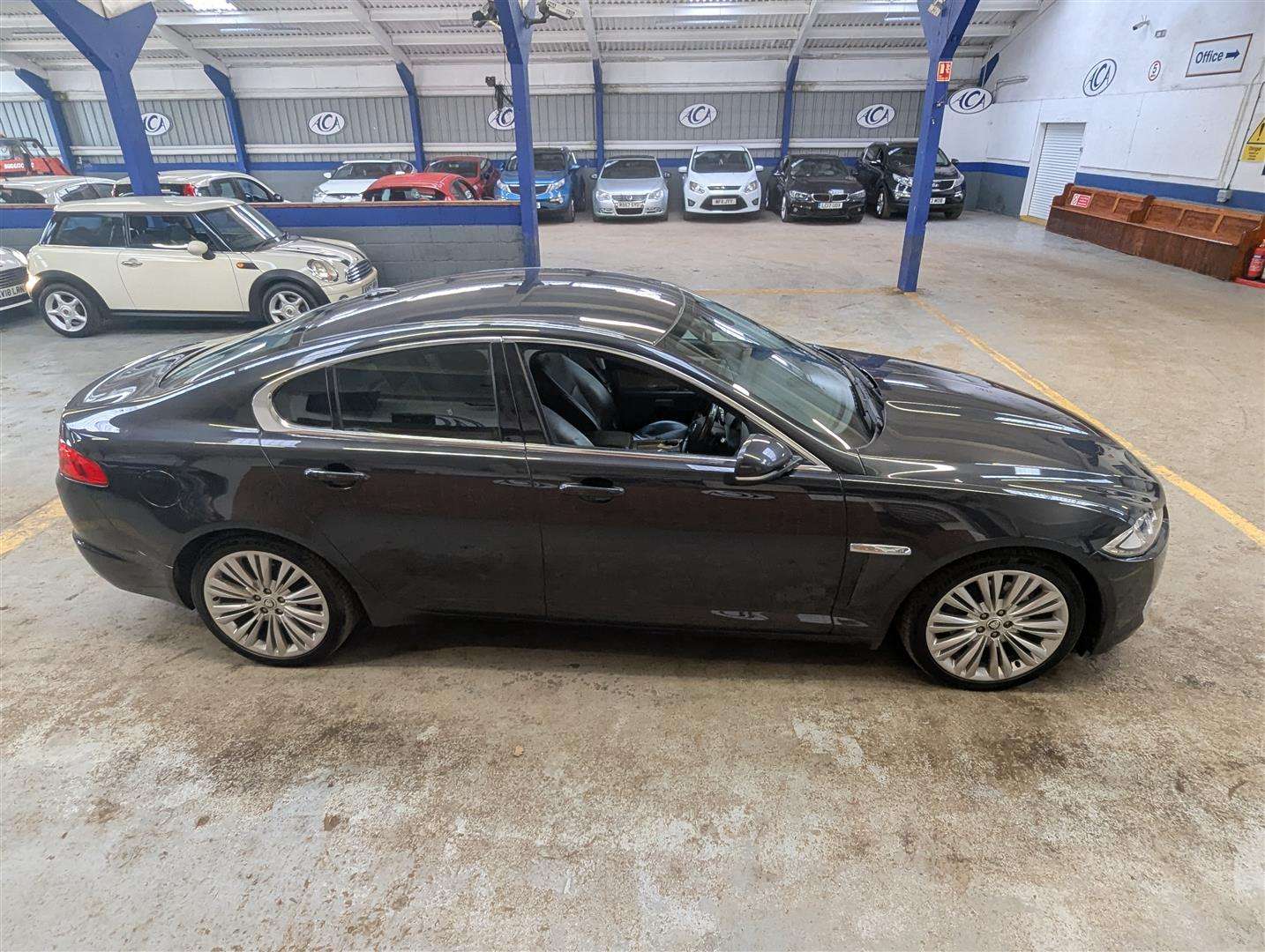 <p>2011 JAGUAR XF PREMIUM LUXURY D AUTO</p>