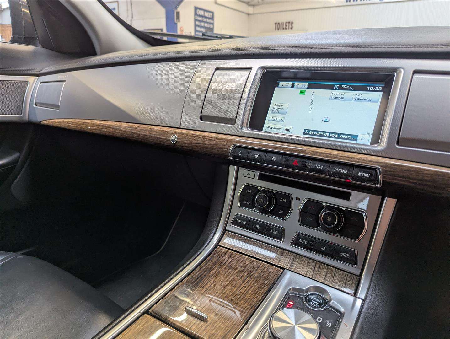 <p>2011 JAGUAR XF PREMIUM LUXURY D AUTO</p>