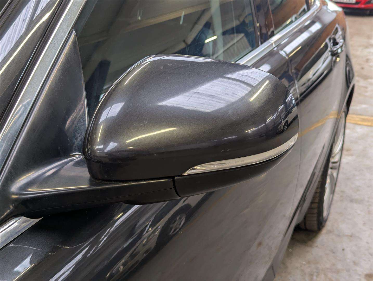 <p>2011 JAGUAR XF PREMIUM LUXURY D AUTO</p>