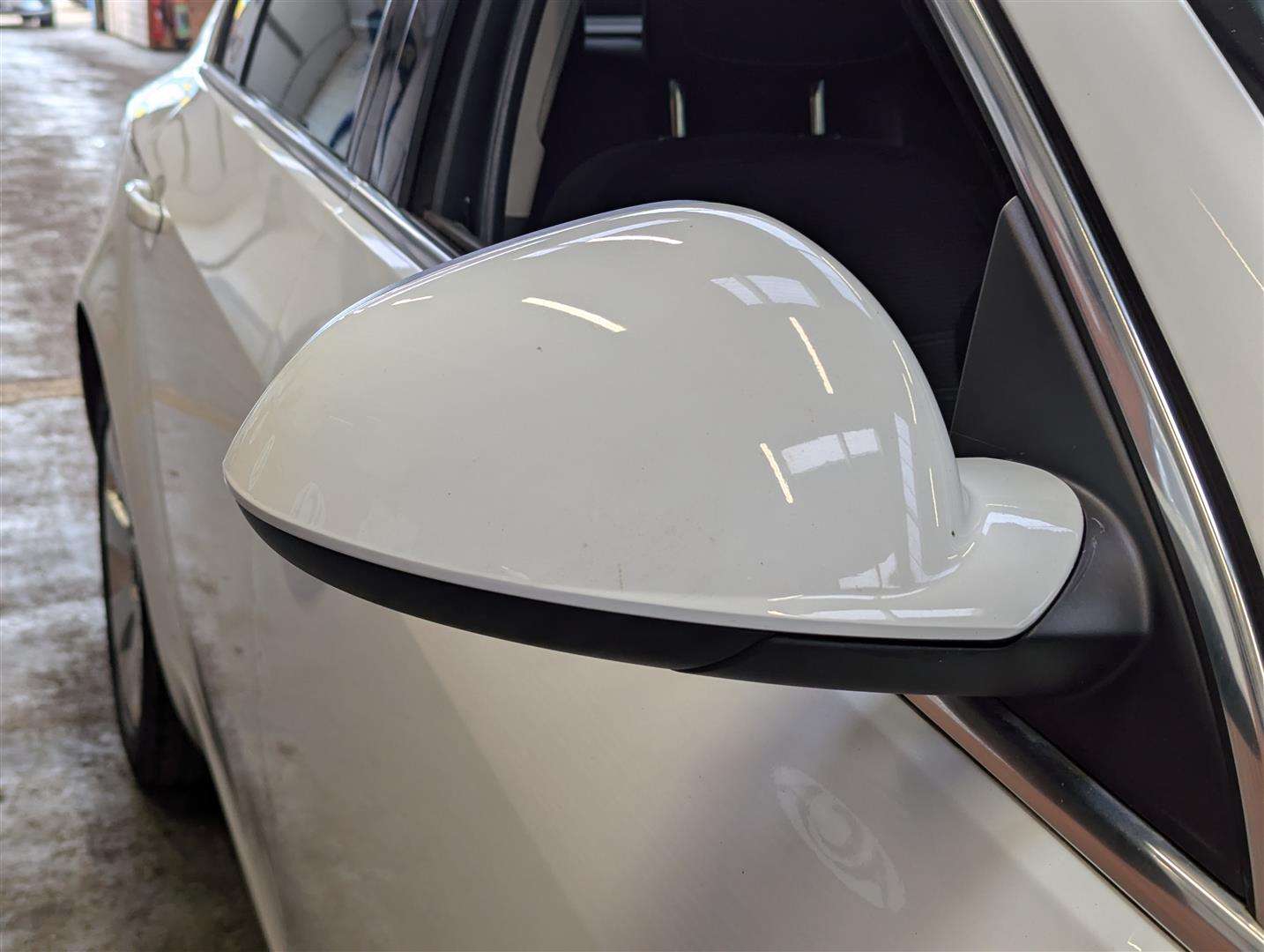 <p>2012 VAUXHALL INSIGNIA SRI NAV CDTI EFL</p>