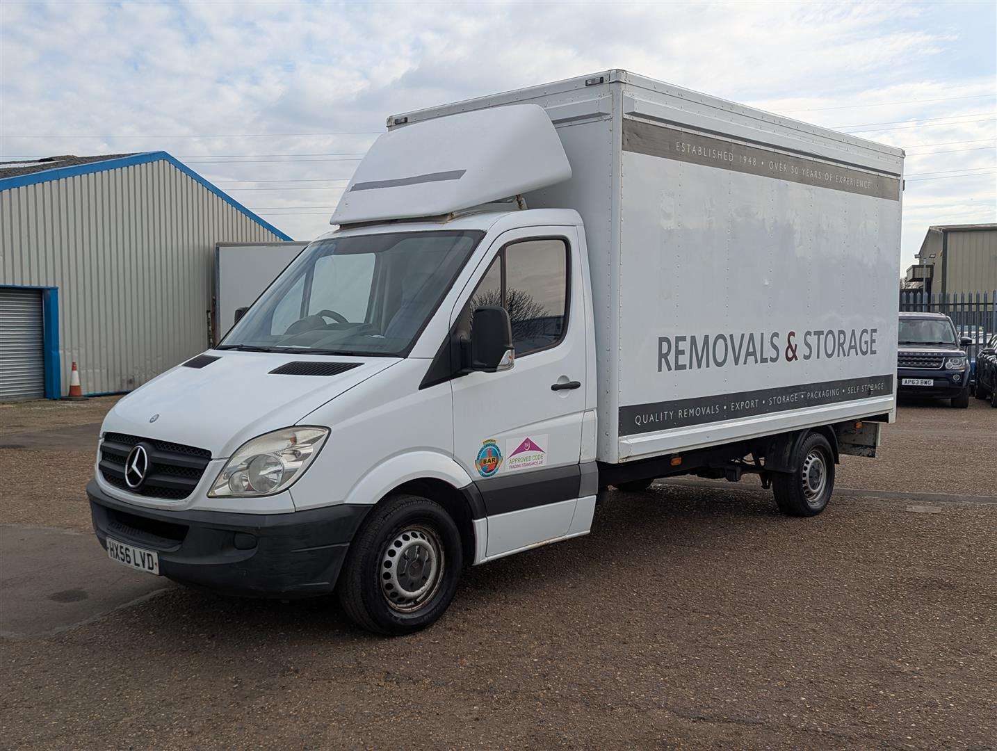<p>2006 MERCEDES BOX VAN</p>