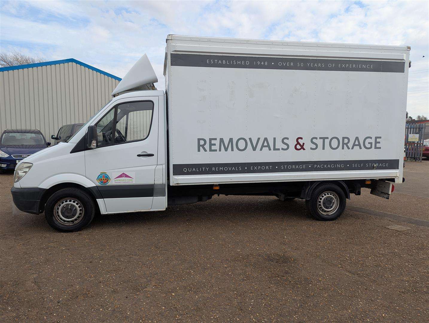 <p>2006 MERCEDES BOX VAN</p>