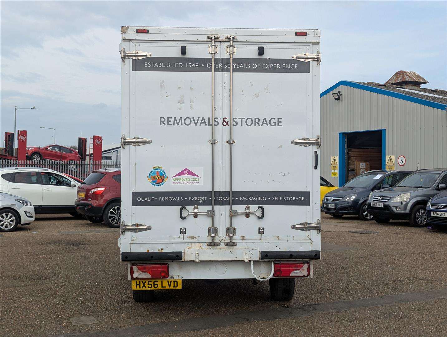 <p>2006 MERCEDES BOX VAN</p>