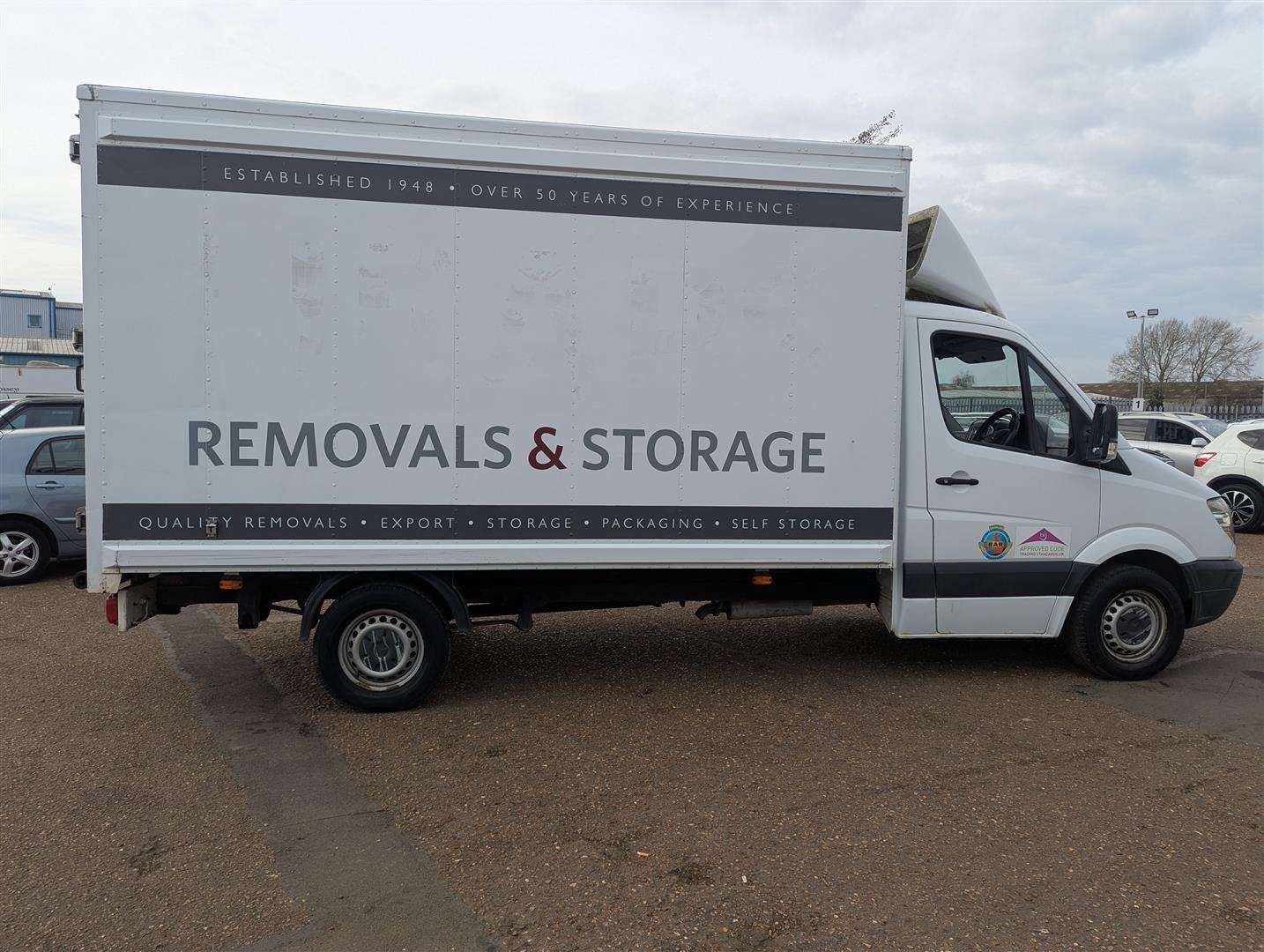 <p>2006 MERCEDES BOX VAN</p>