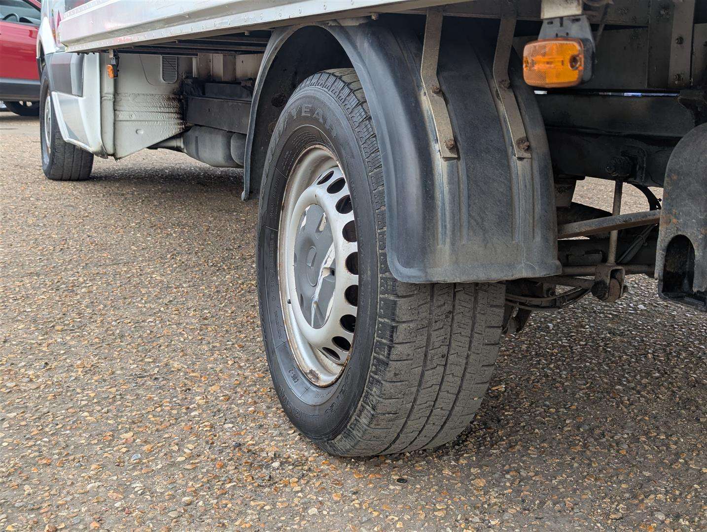 <p>2006 MERCEDES BOX VAN</p>