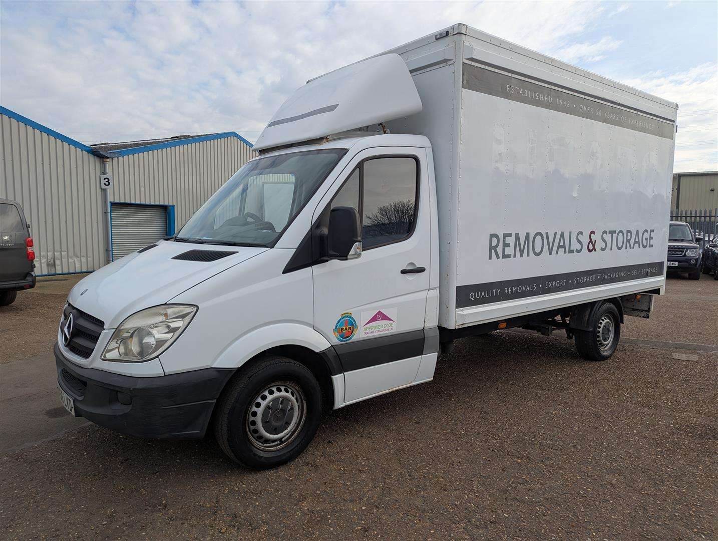 <p>2006 MERCEDES BOX VAN</p>