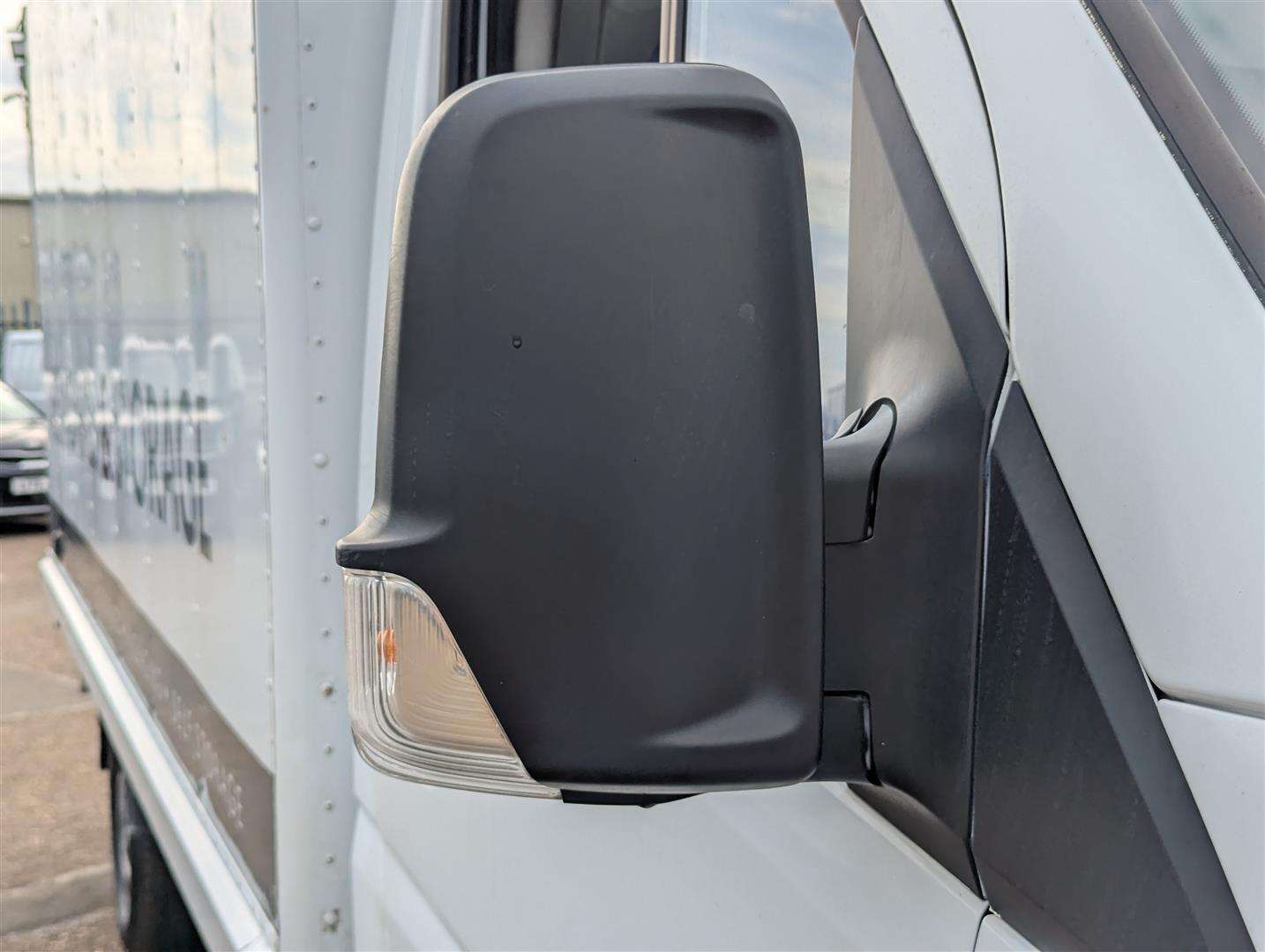 <p>2006 MERCEDES BOX VAN</p>