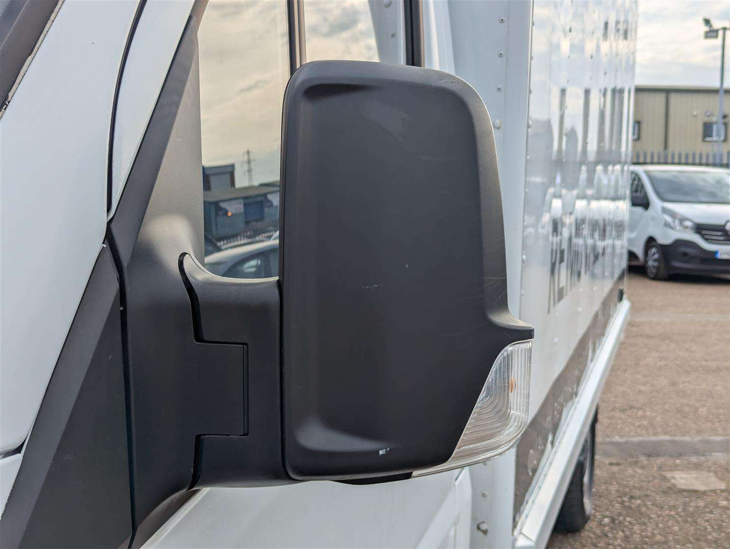 <p>2006 MERCEDES BOX VAN</p>