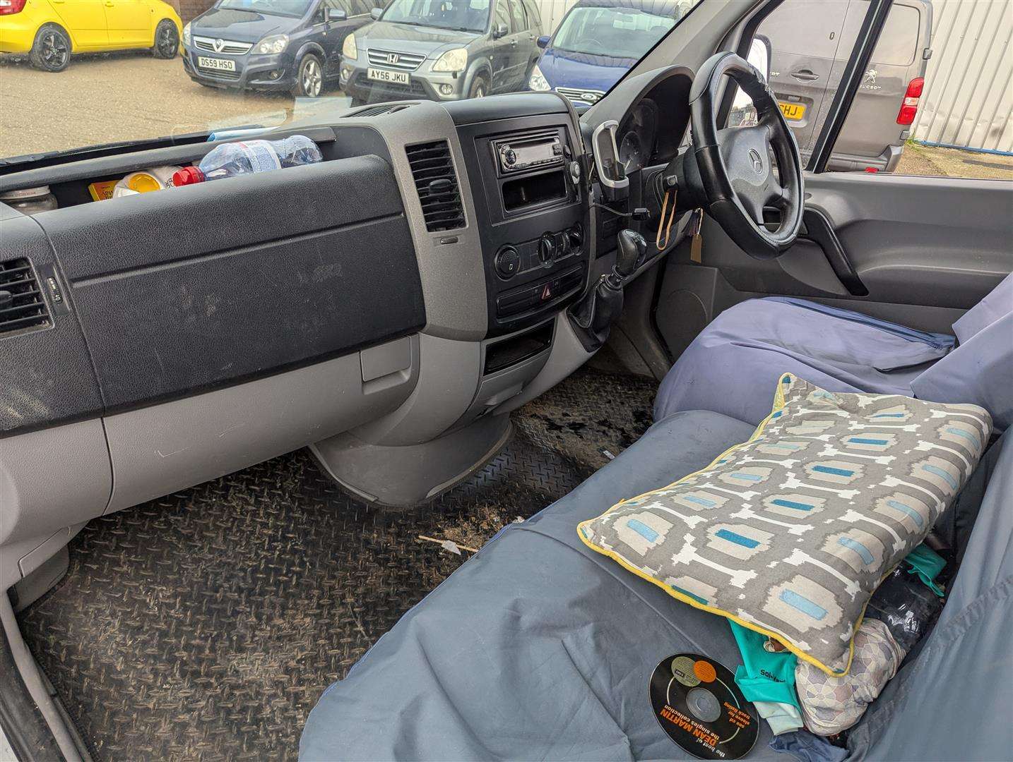 <p>2006 MERCEDES BOX VAN</p>