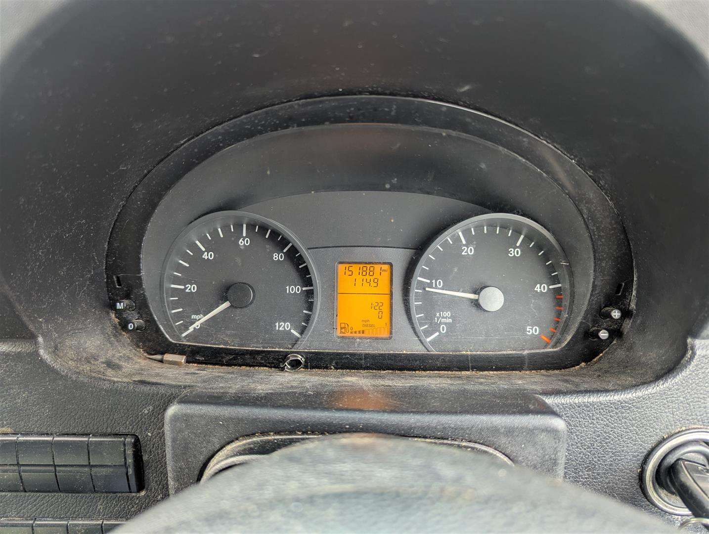 <p>2006 MERCEDES BOX VAN</p>