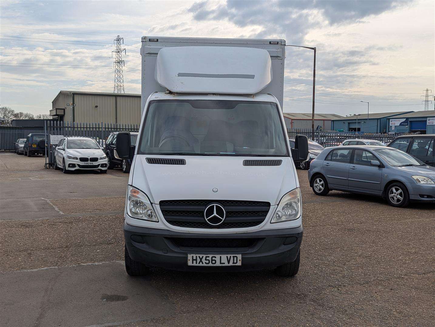 <p>2006 MERCEDES BOX VAN</p>