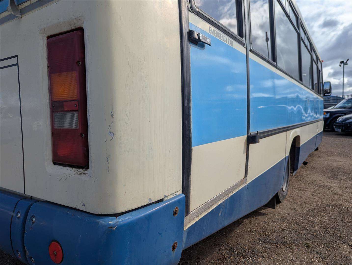 <p>2000 MERCEDES VARIO</p>