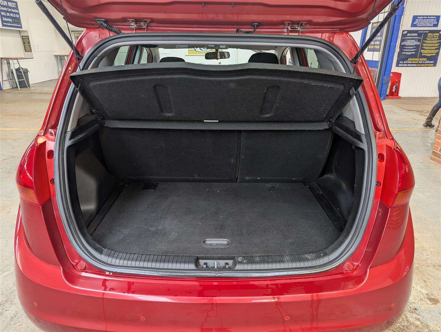 <p>2015 KIA VENGA SR7 CRDI</p>