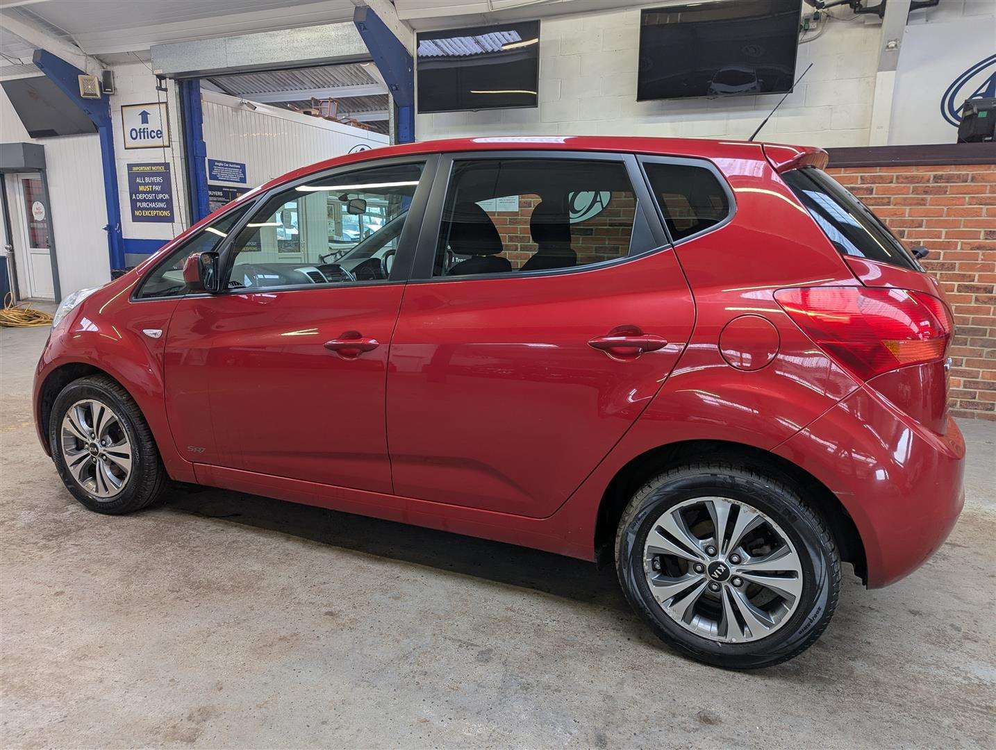 <p>2015 KIA VENGA SR7 CRDI</p>