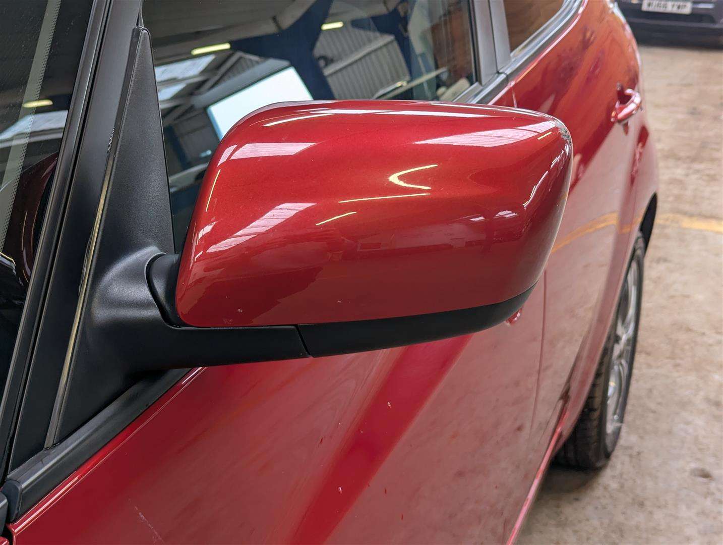 <p>2015 KIA VENGA SR7 CRDI</p>