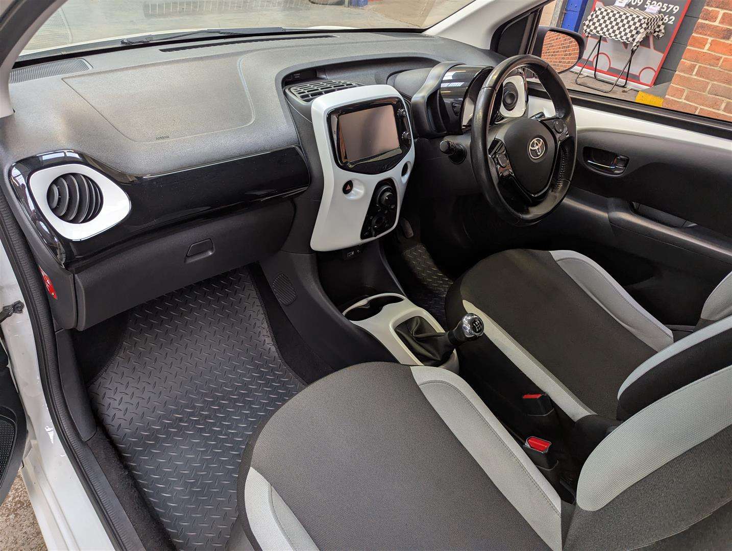 <p>2016 TOYOTA AYGO X-PURE VVT-I</p>