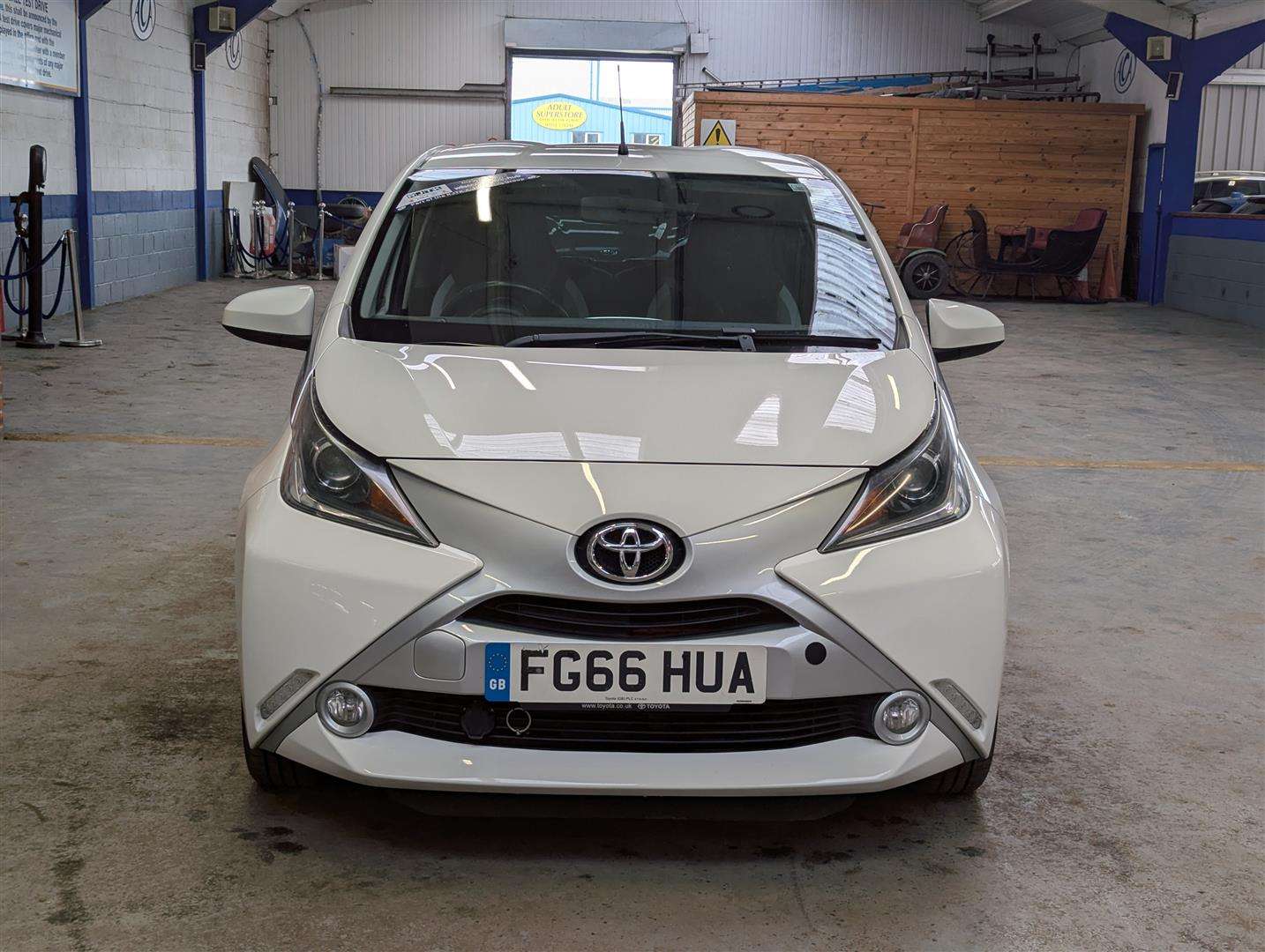 <p>2016 TOYOTA AYGO X-PURE VVT-I</p>