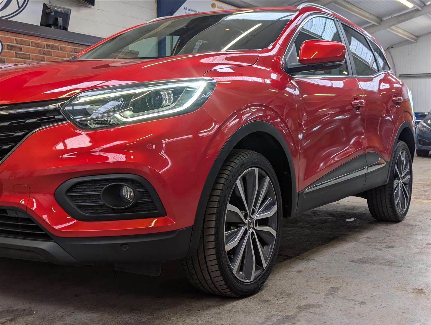 <p>2019 RENAULT KADJAR ICONIC TCE</p>