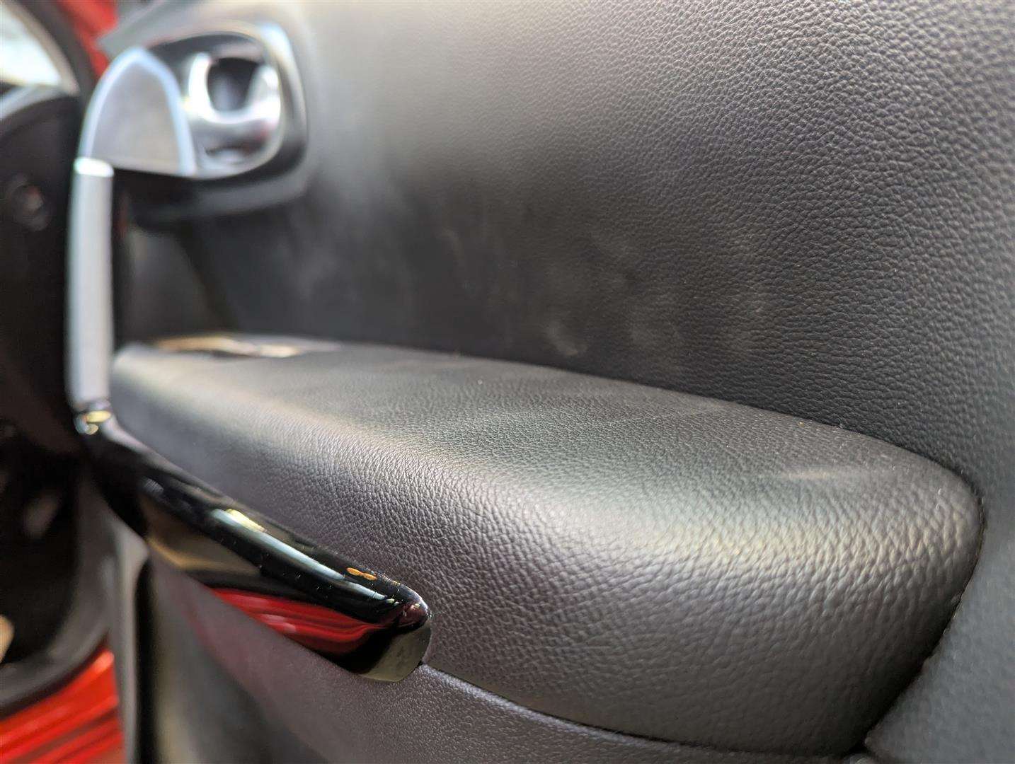 <p>2019 RENAULT KADJAR ICONIC TCE</p>