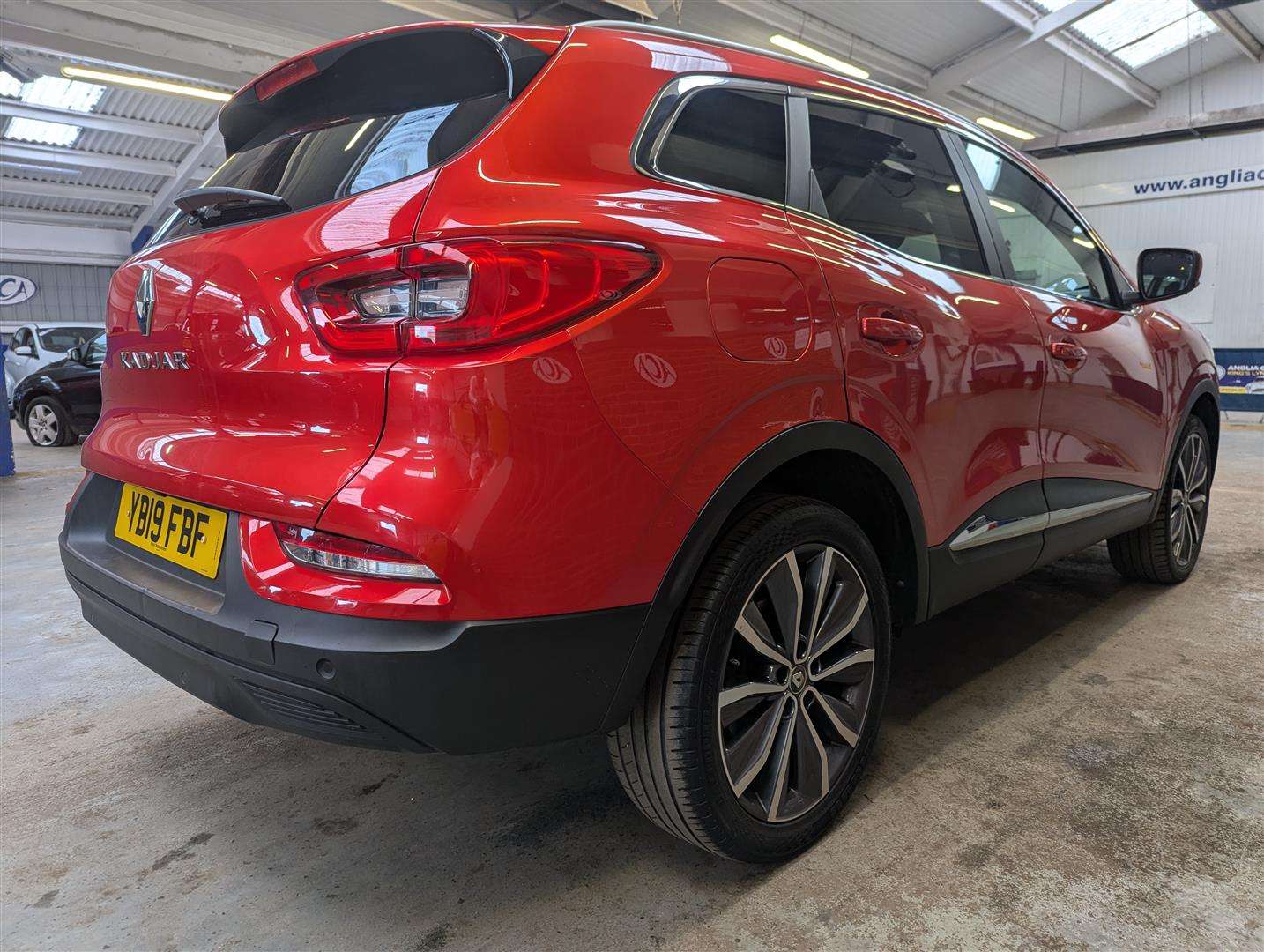 <p>2019 RENAULT KADJAR ICONIC TCE</p>