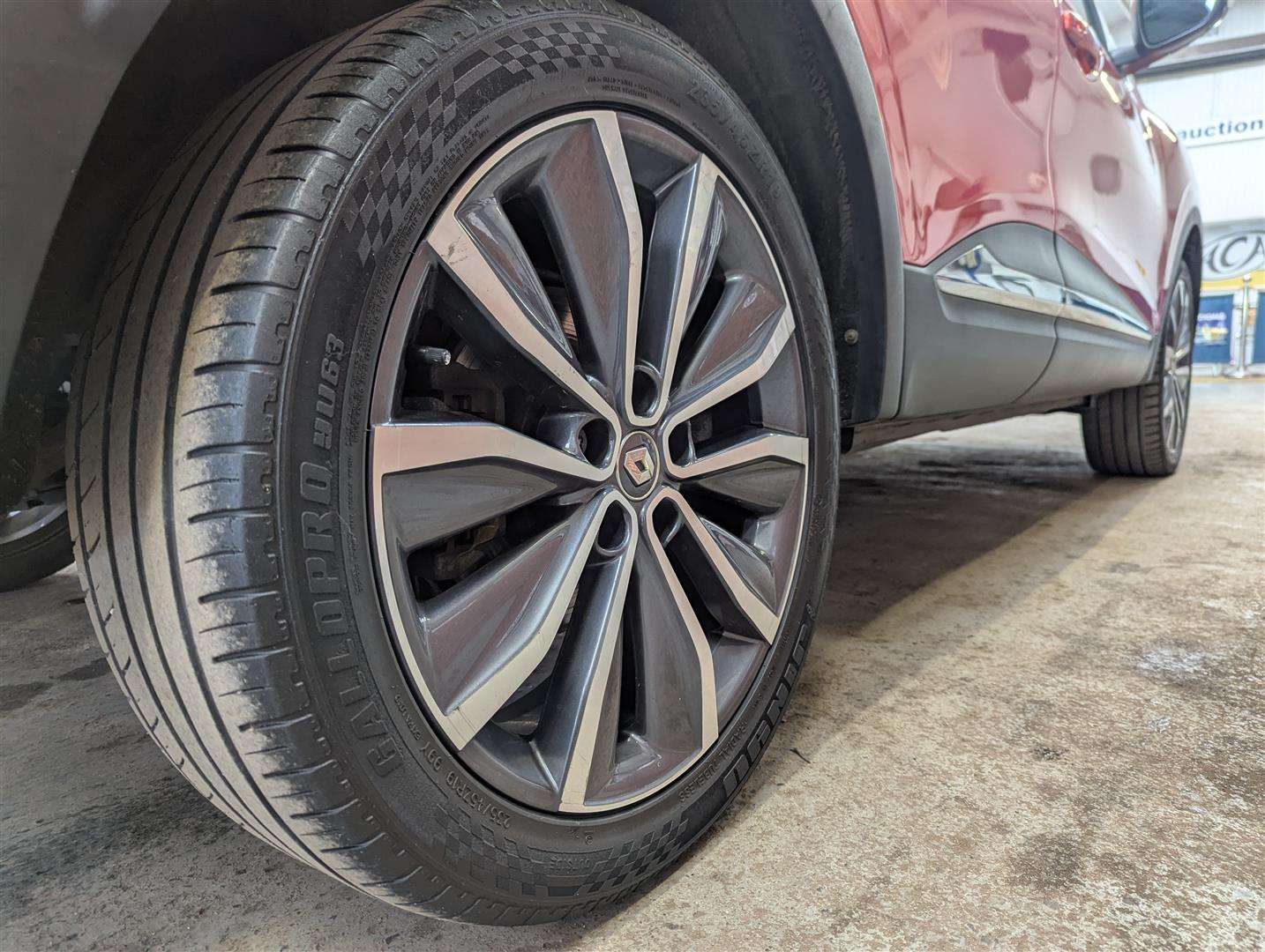 <p>2019 RENAULT KADJAR ICONIC TCE</p>