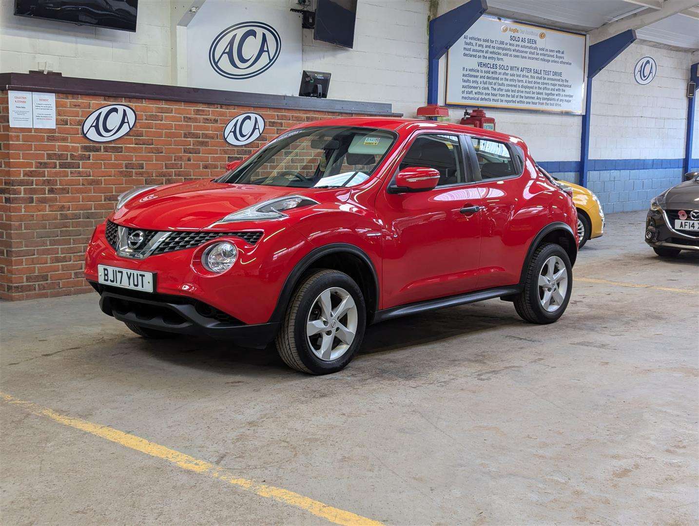 <p>2017 NISSAN JUKE VISIA</p>