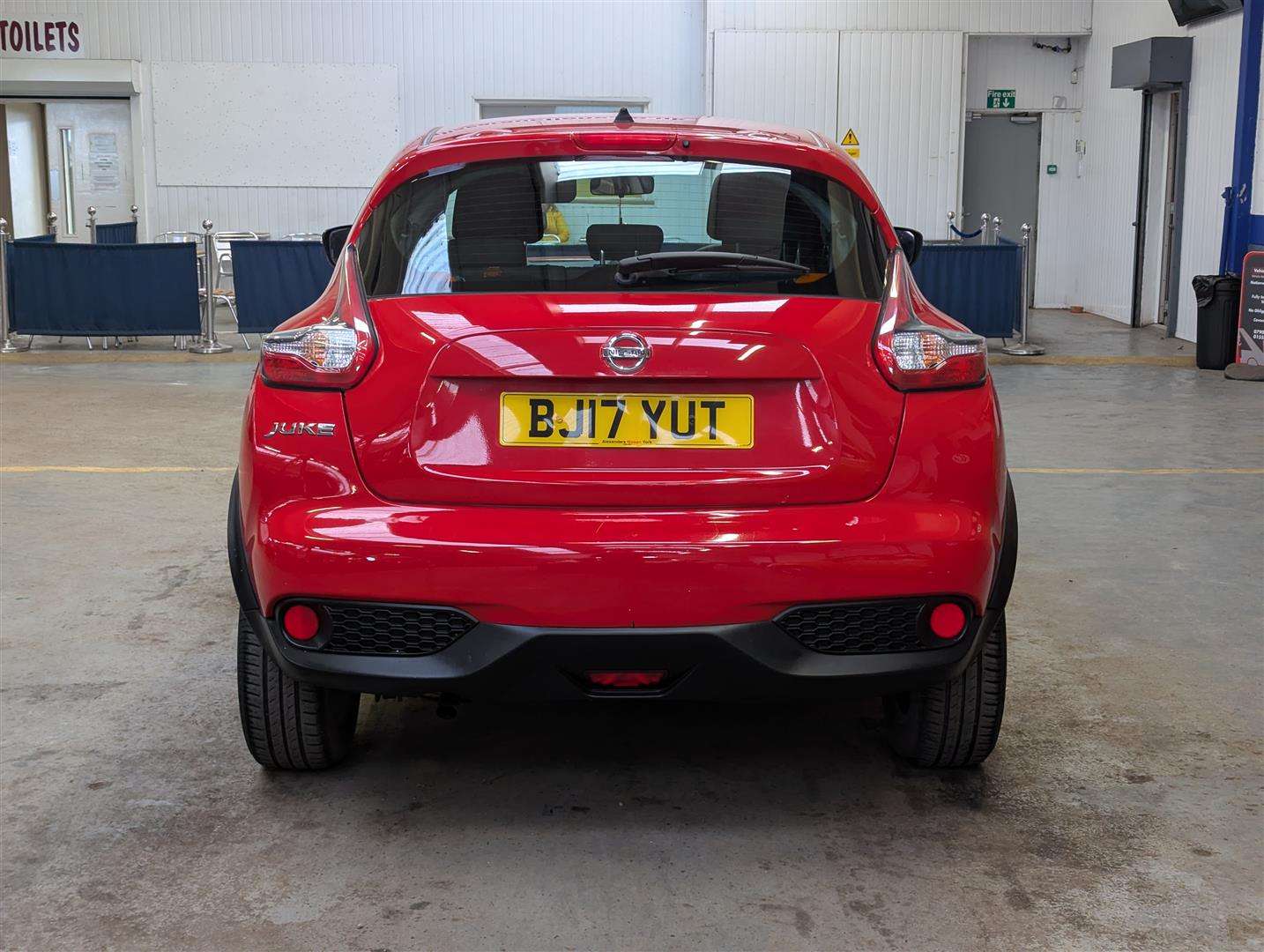 <p>2017 NISSAN JUKE VISIA</p>