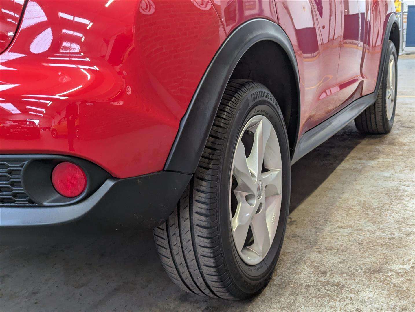 <p>2017 NISSAN JUKE VISIA</p>
