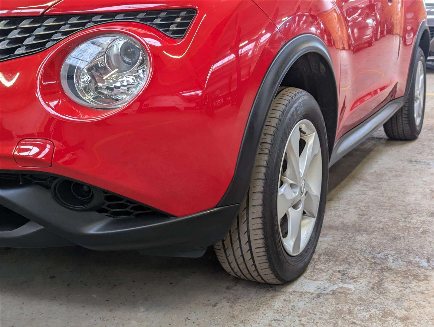 <p>2017 NISSAN JUKE VISIA</p>