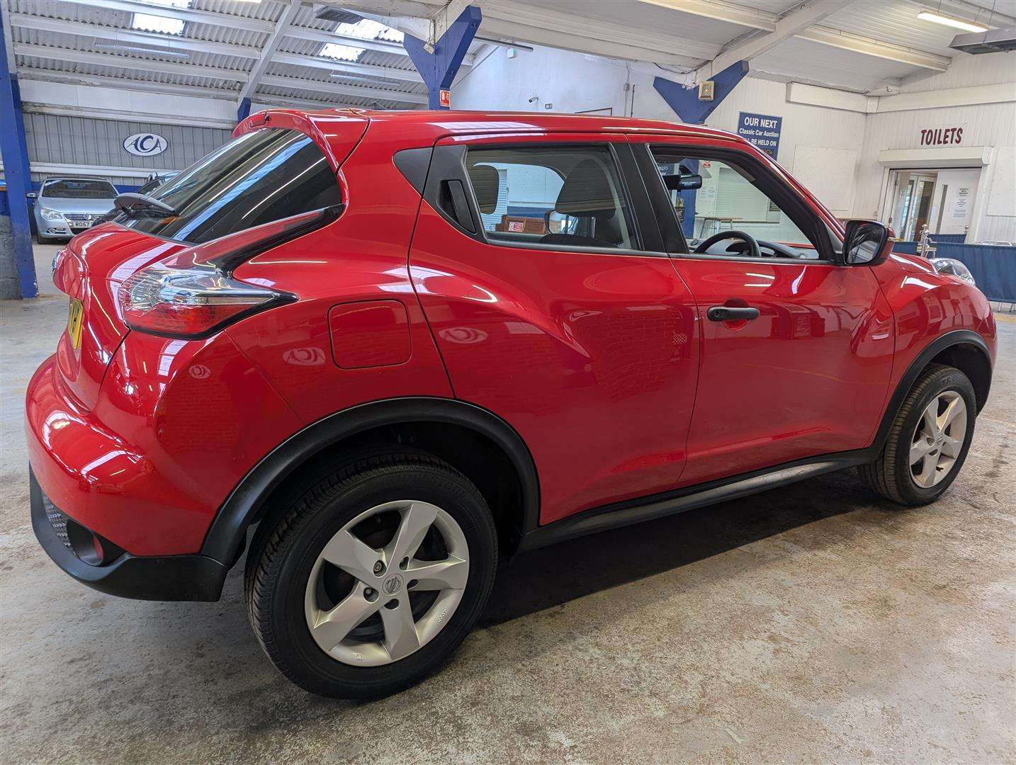 <p>2017 NISSAN JUKE VISIA</p>