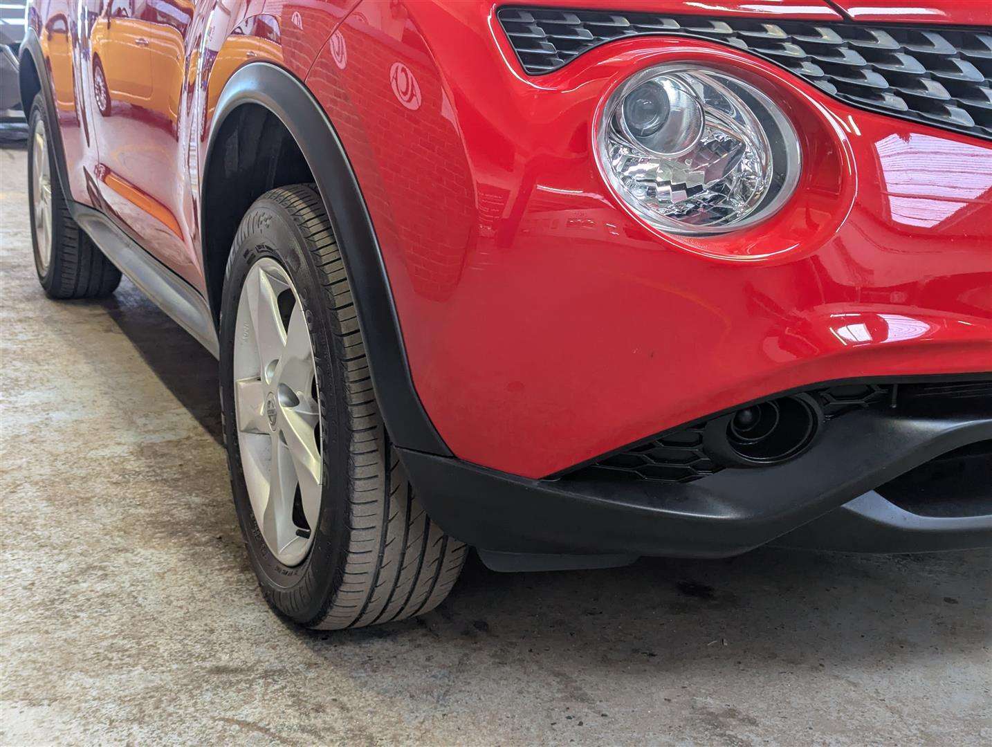 <p>2017 NISSAN JUKE VISIA</p>