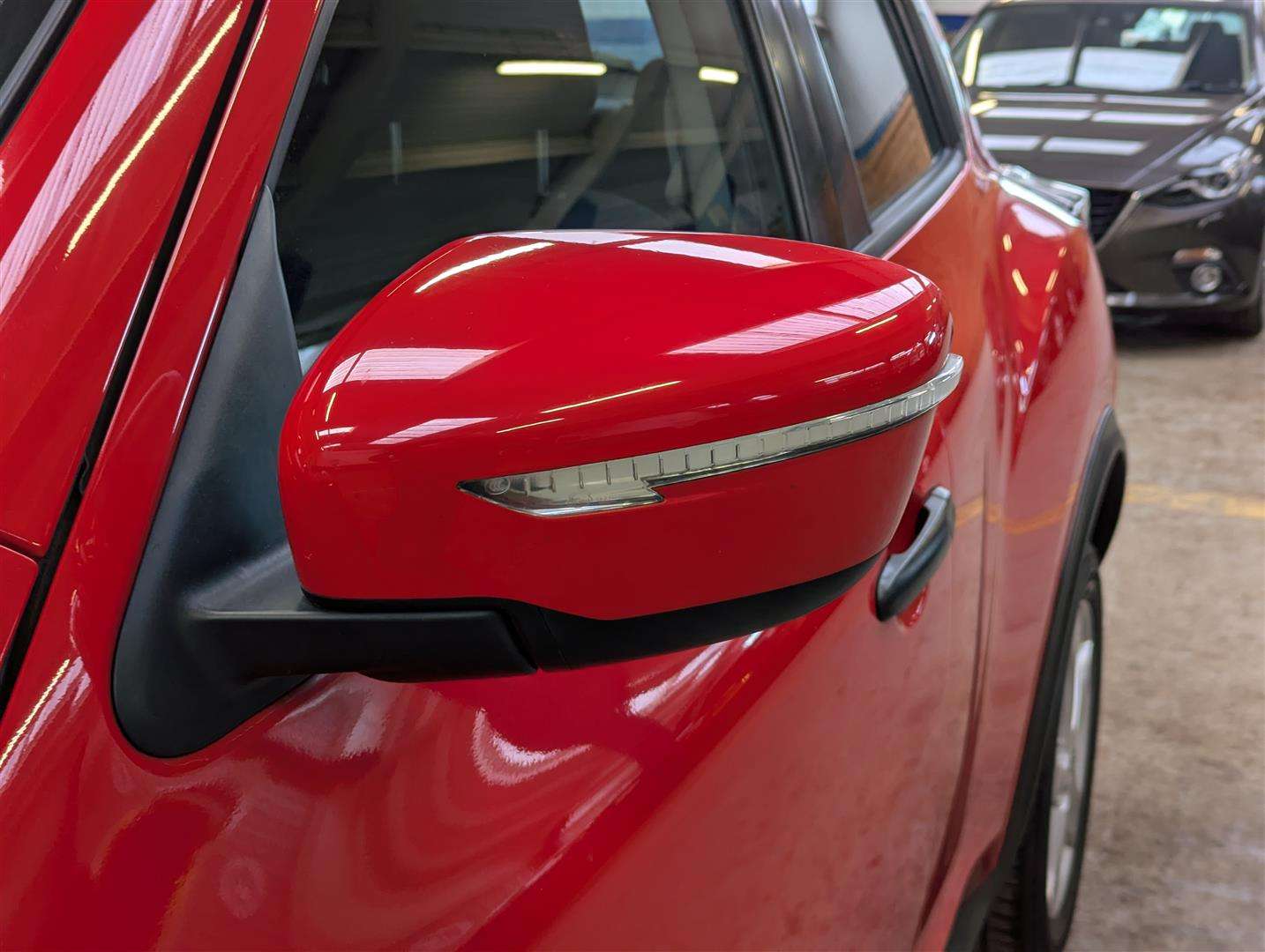 <p>2017 NISSAN JUKE VISIA</p>