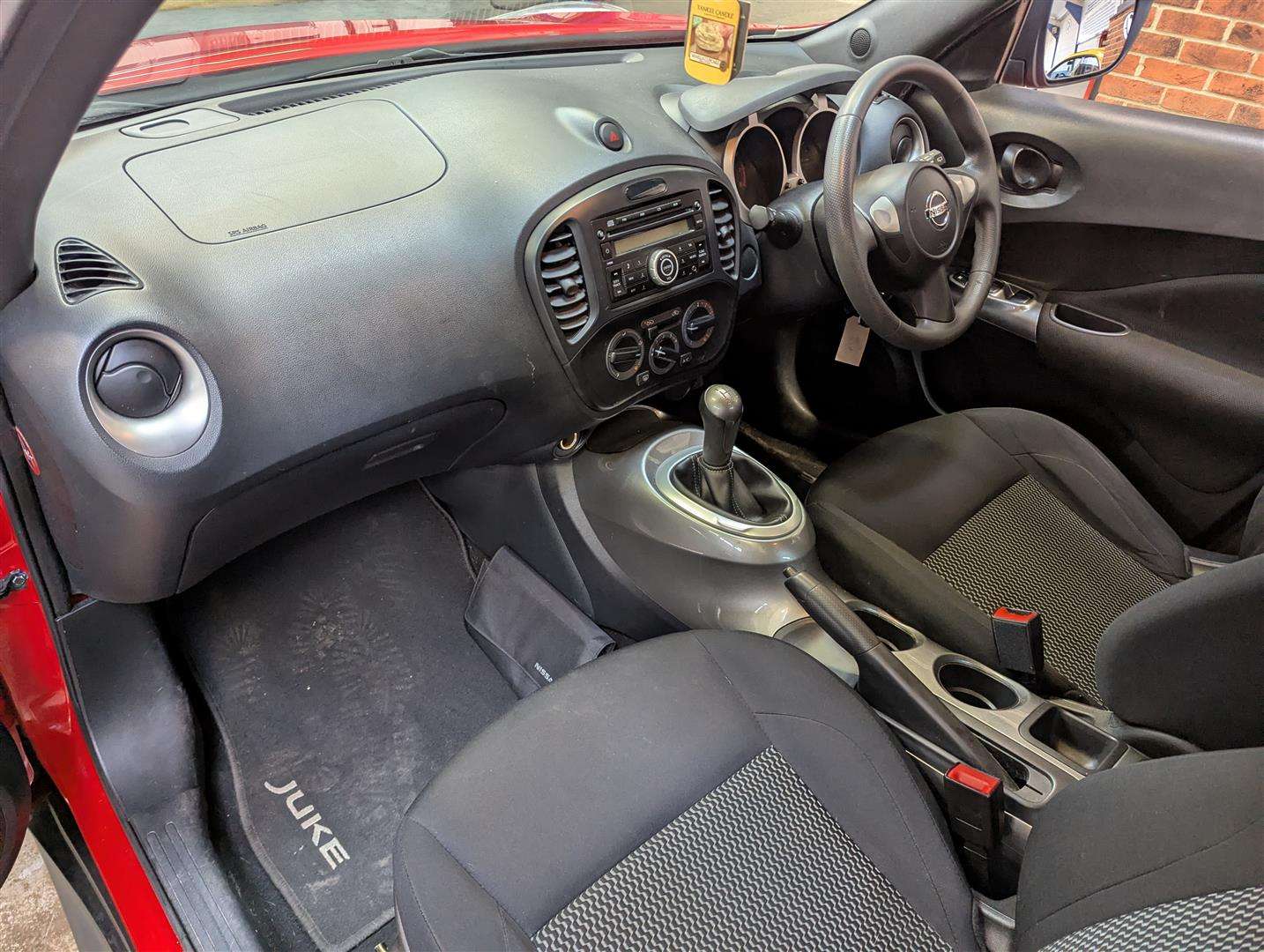 <p>2017 NISSAN JUKE VISIA</p>