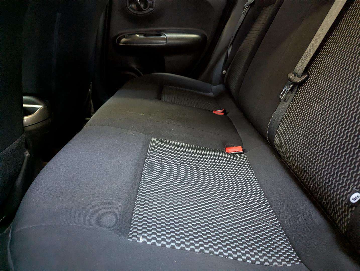 <p>2017 NISSAN JUKE VISIA</p>