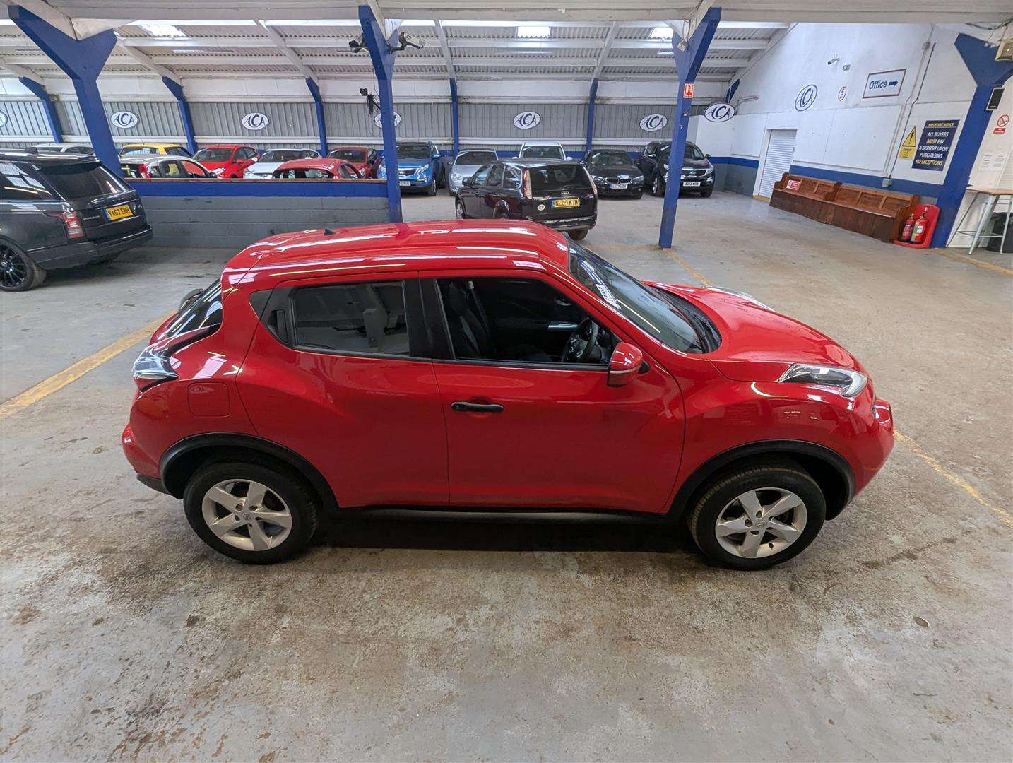 <p>2017 NISSAN JUKE VISIA</p>