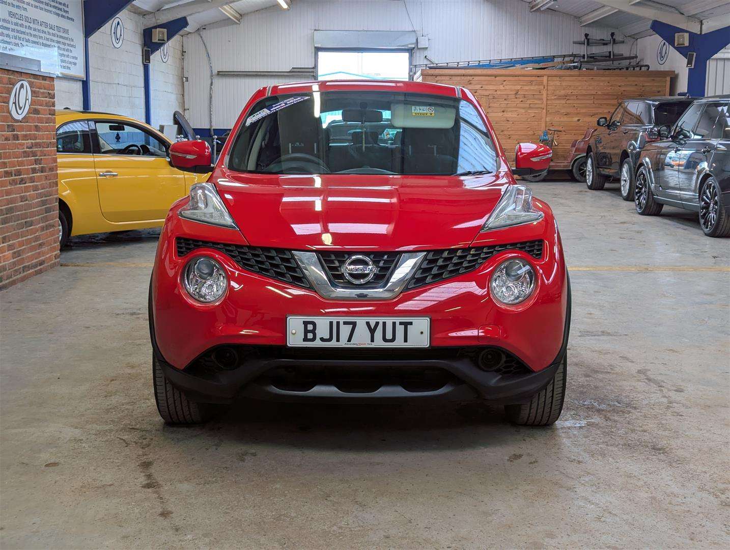 <p>2017 NISSAN JUKE VISIA</p>