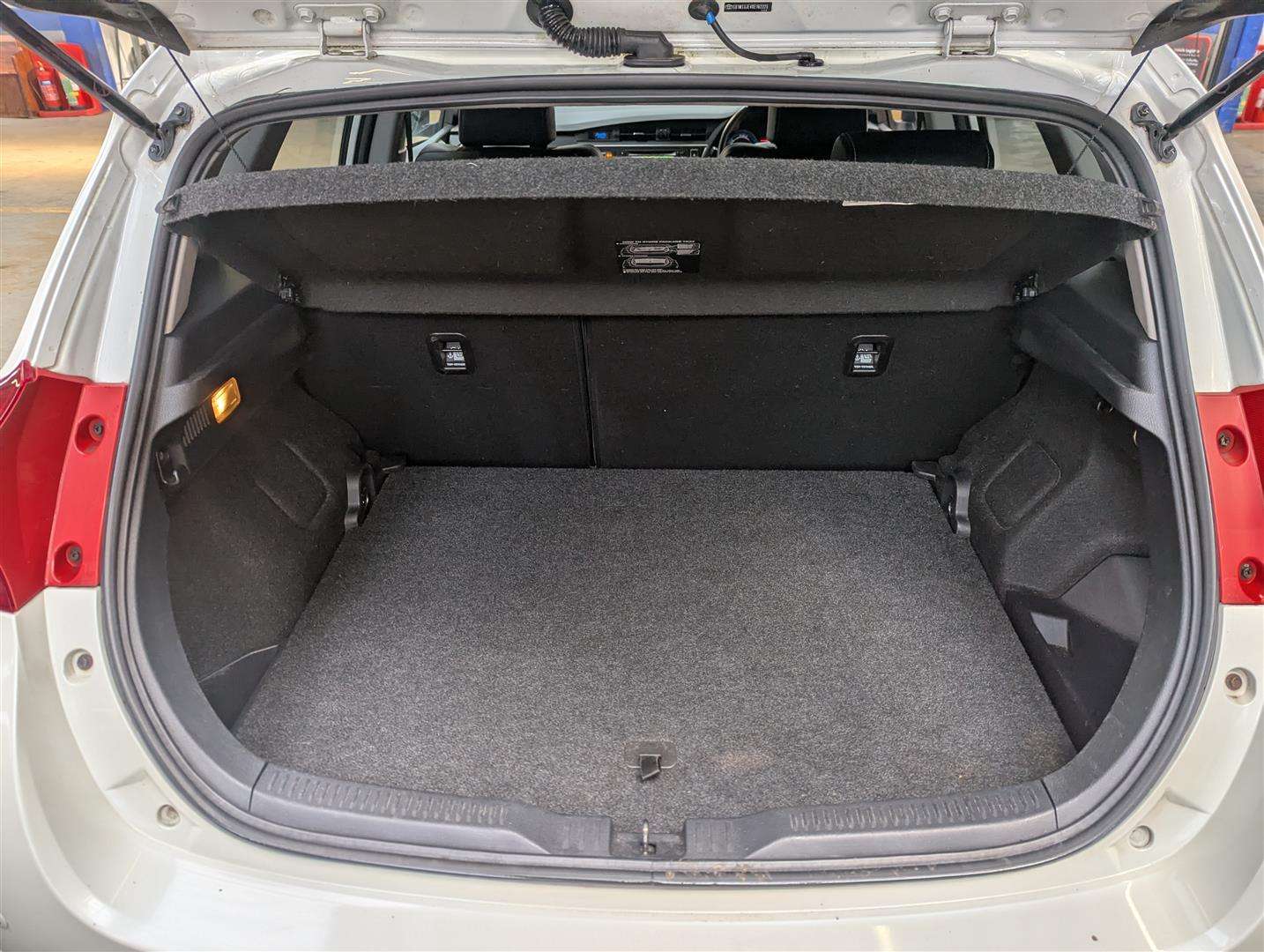 <p>2016 TOYOTA AURIS EXCEL VVT-I CVT</p>