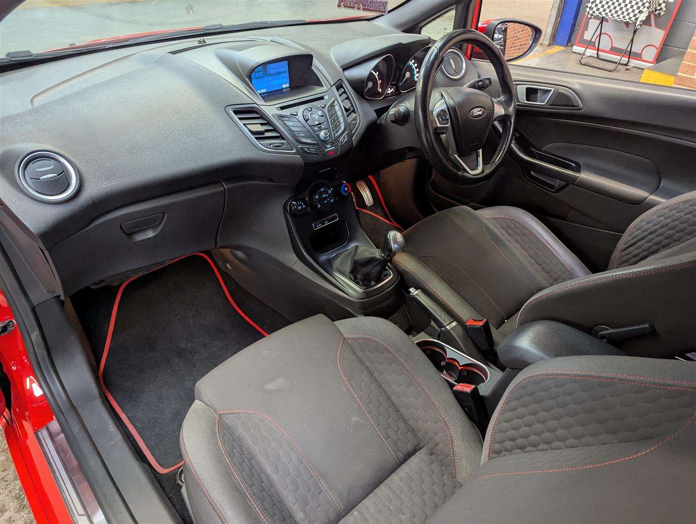 <p>2017 FORD FIESTA ST-LINE</p>