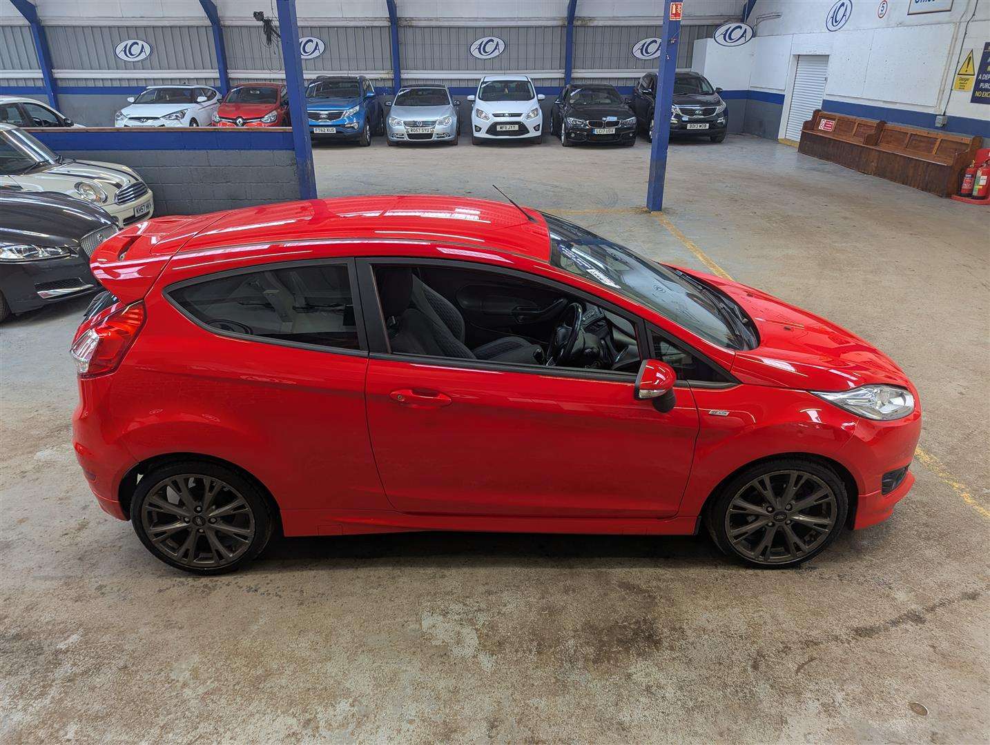 <p>2017 FORD FIESTA ST-LINE</p>