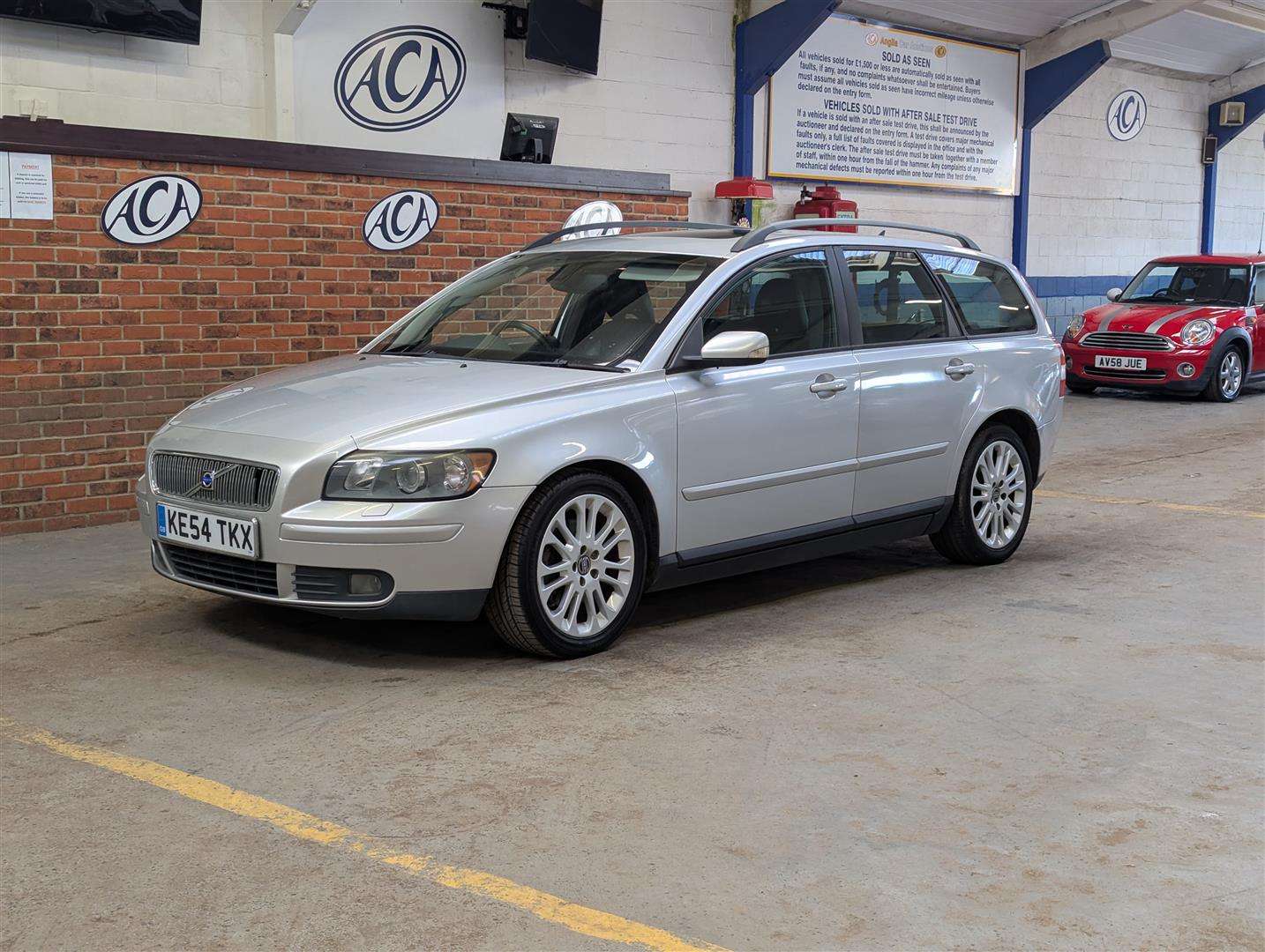 <p>2004 VOLVO V50</p>