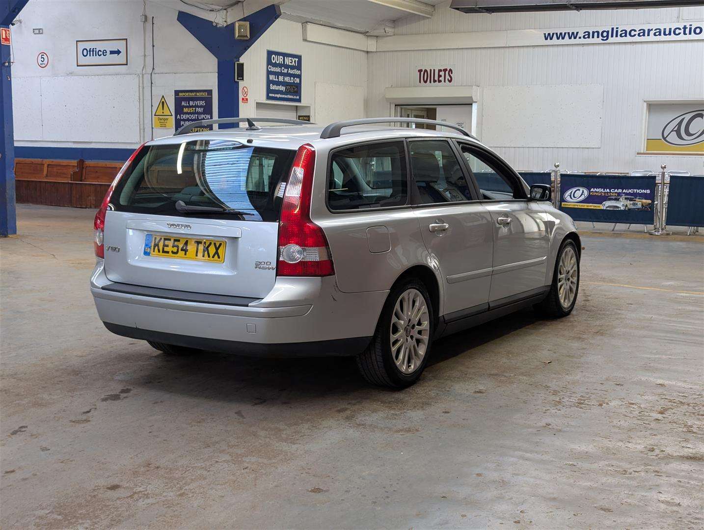 <p>2004 VOLVO V50</p>