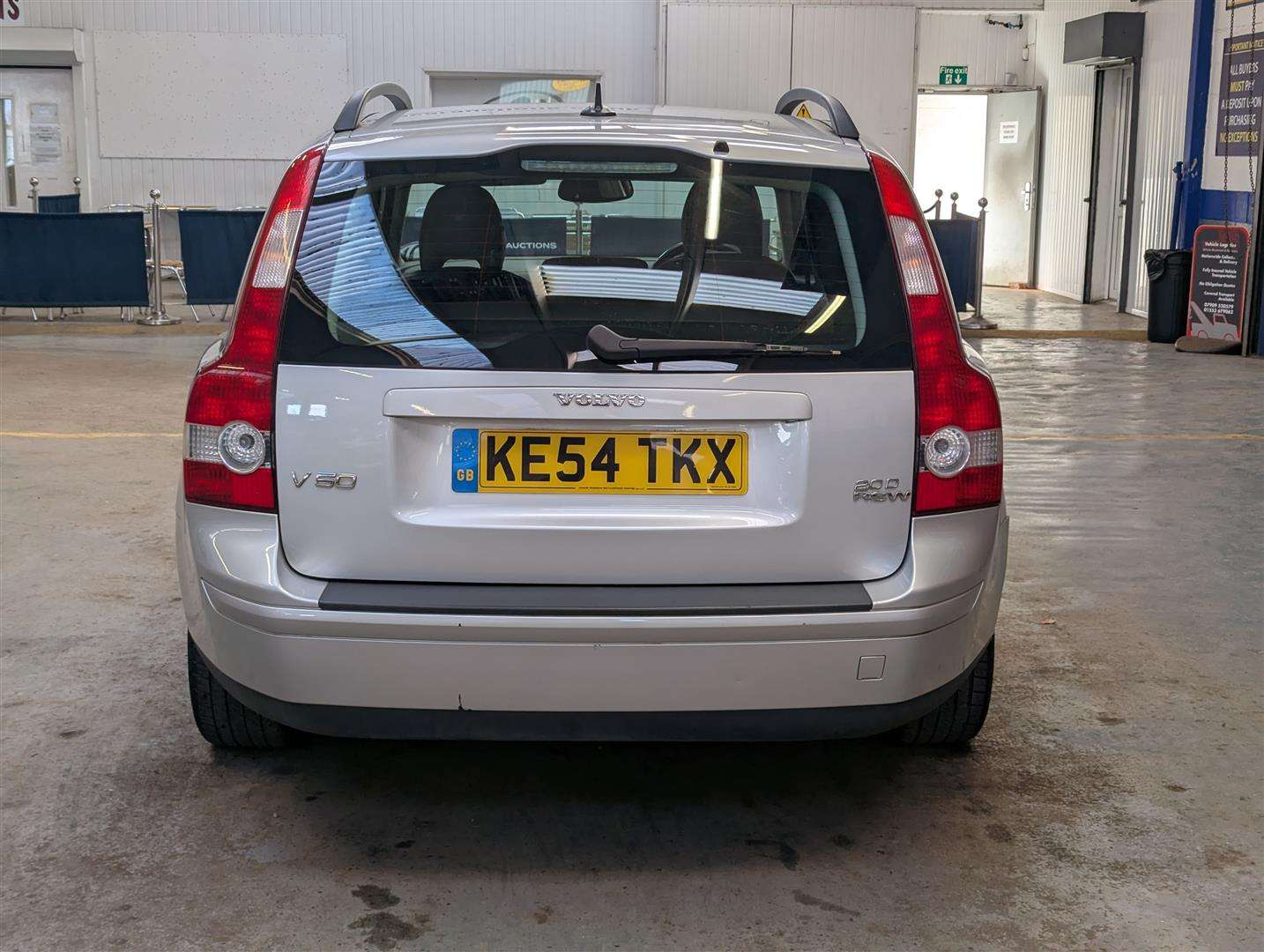 <p>2004 VOLVO V50</p>