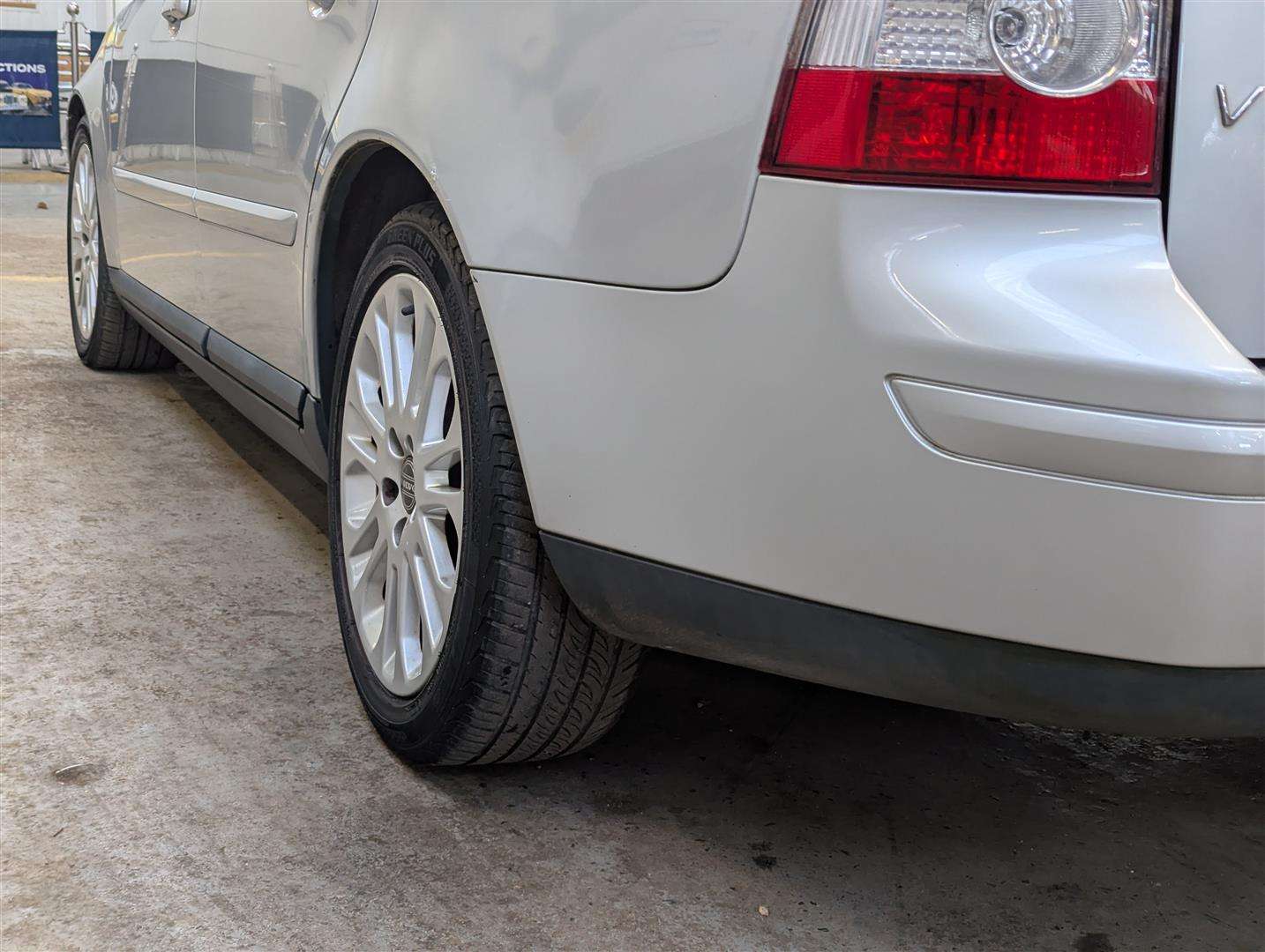 <p>2004 VOLVO V50</p>