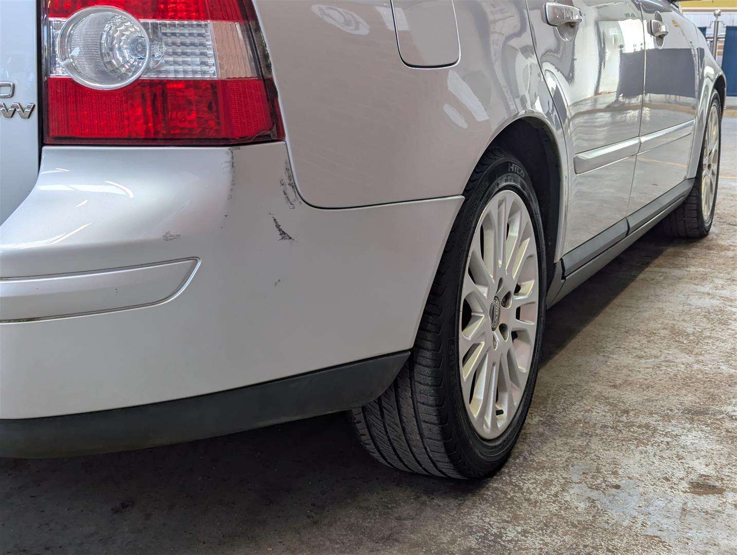 <p>2004 VOLVO V50</p>