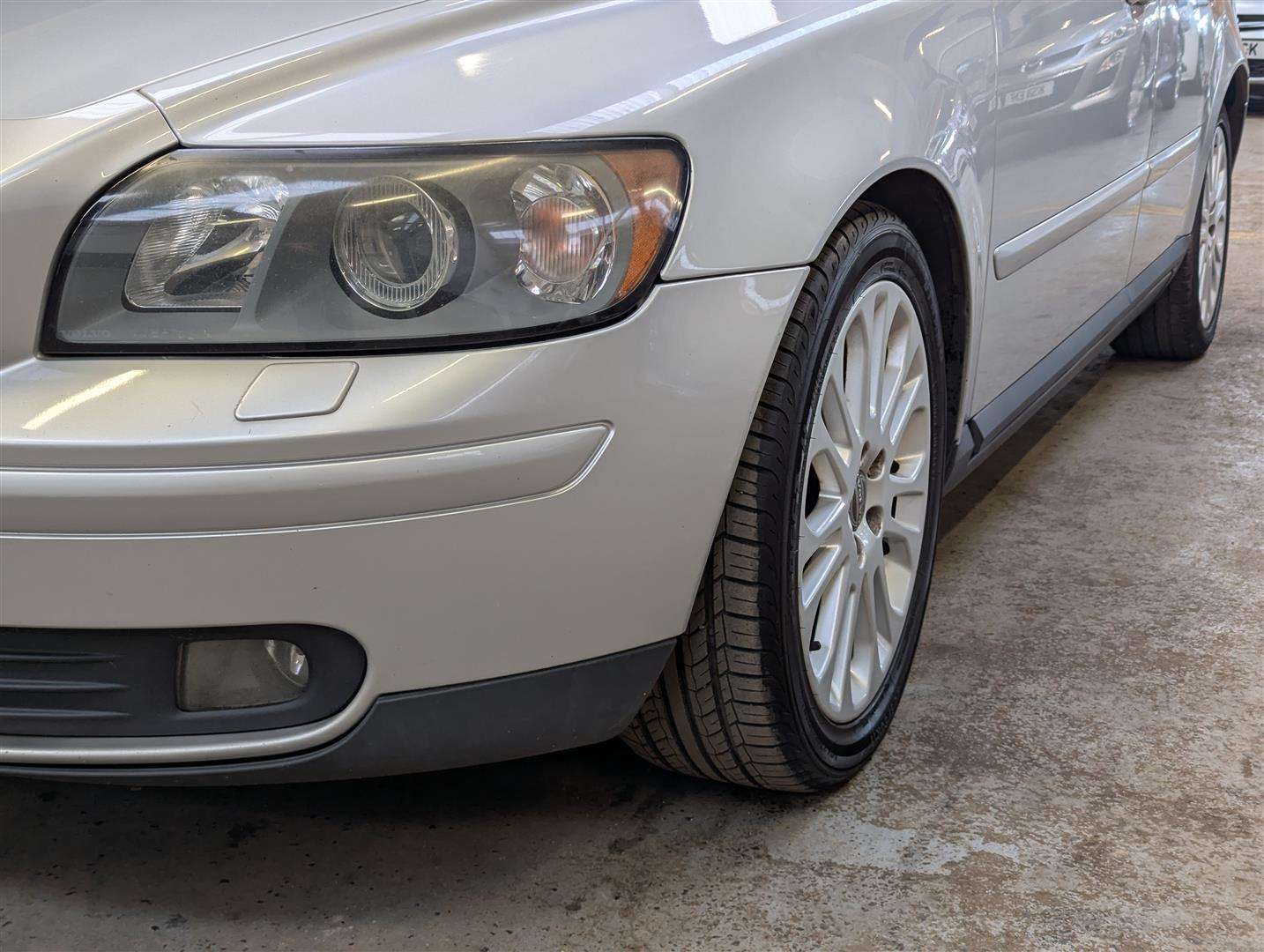 <p>2004 VOLVO V50</p>