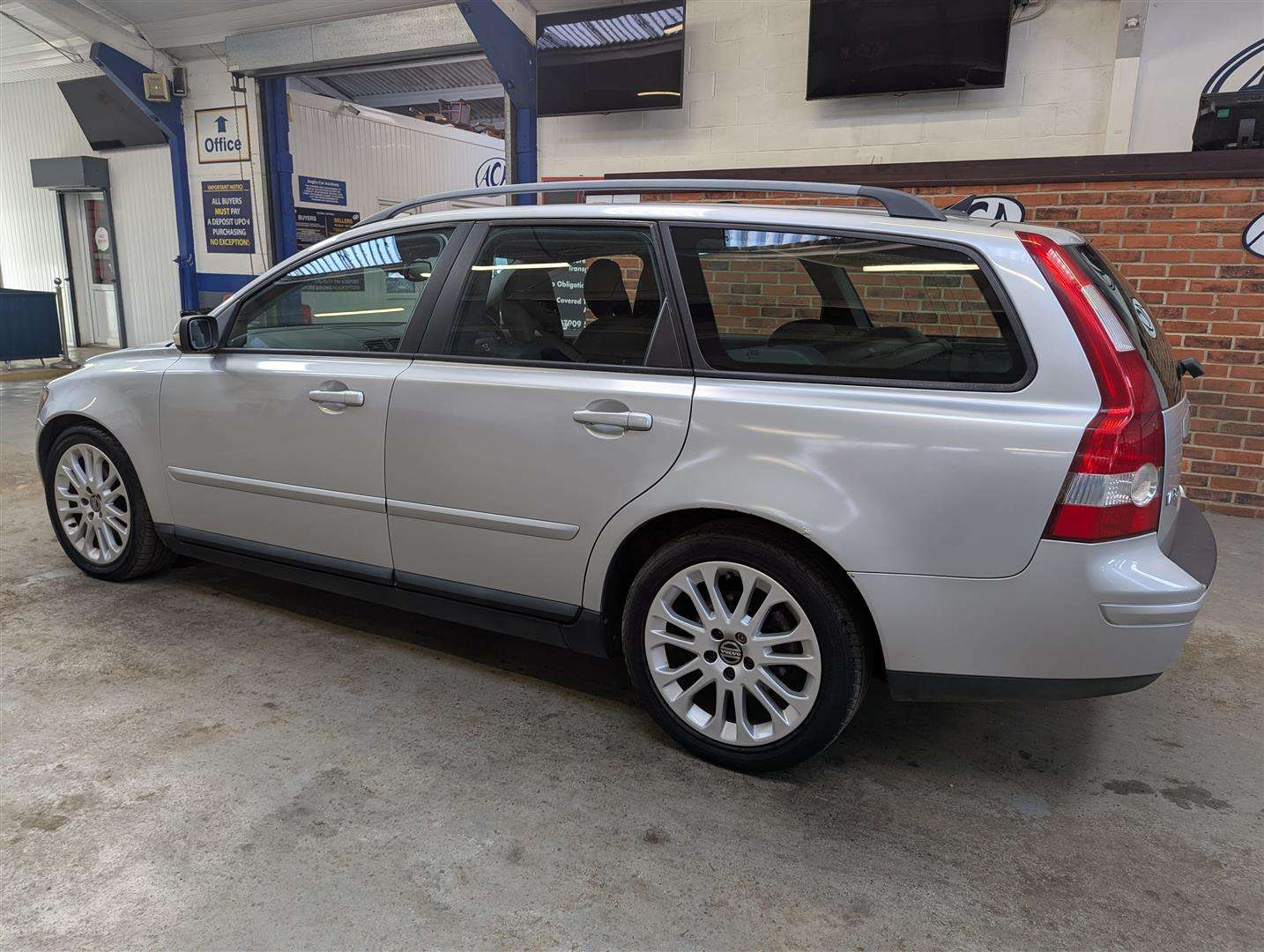 <p>2004 VOLVO V50</p>