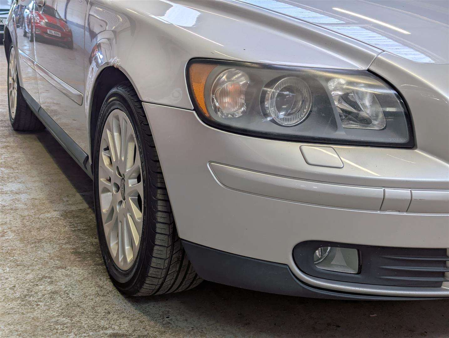 <p>2004 VOLVO V50</p>