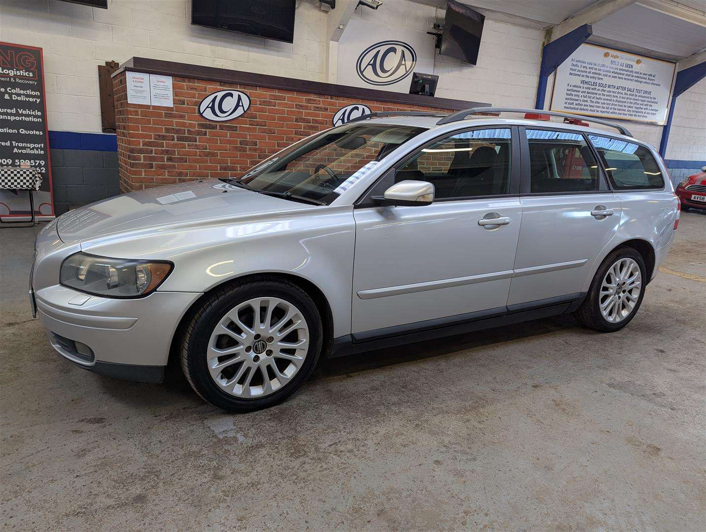 <p>2004 VOLVO V50</p>
