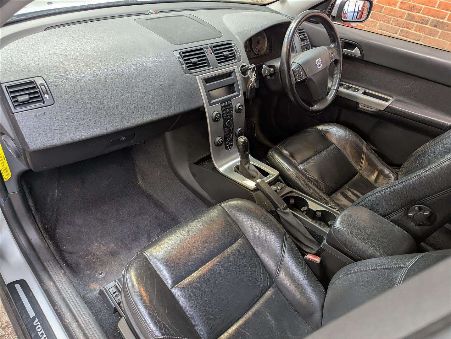 <p>2004 VOLVO V50</p>